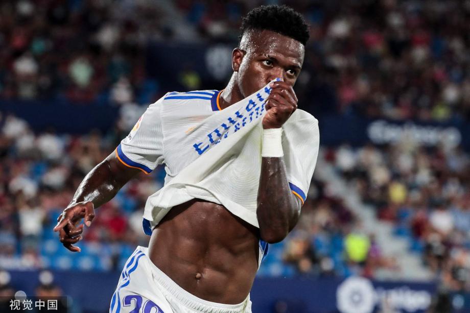 为梦想坚持的人最帅（坚守梦想的人最耀眼）