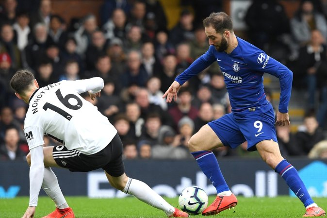 阿森纳继续5分领跑，切尔西利物浦遭遇冷门（阿森纳5分优势继续领跑，切尔西与利物浦相继爆冷）