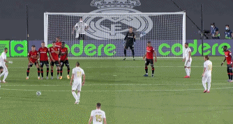 邓弗里斯：希望两到三周内复出，我们的球队就像一个大家庭（邓弗里斯：争取两三周内复出，球队如同一个大家庭）