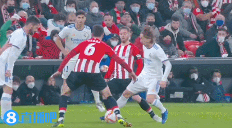 奇兵！泰森15中11轰24分，第三节独砍16分（爆发！泰森15投11中砍下24分，第三节独得16分）