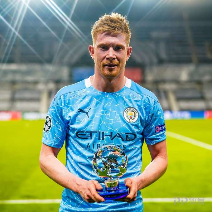 半场：柏林联1-1拜仁，诺伊尔“下蛋”送礼，迪亚斯0度角破门（半场战报：柏林联1-1拜仁，诺伊尔失误送礼，迪亚斯零角度破门）