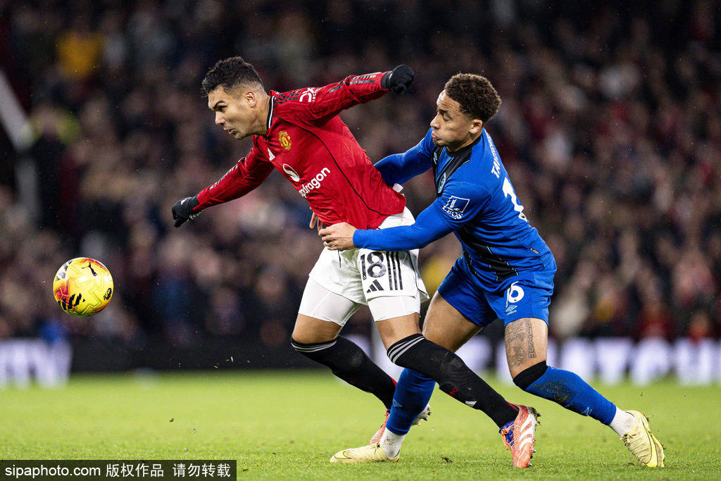 76人队记：庄神右膝扭伤，本场比赛不会回归（76人记者：庄神右膝扭伤，本场不再出战）