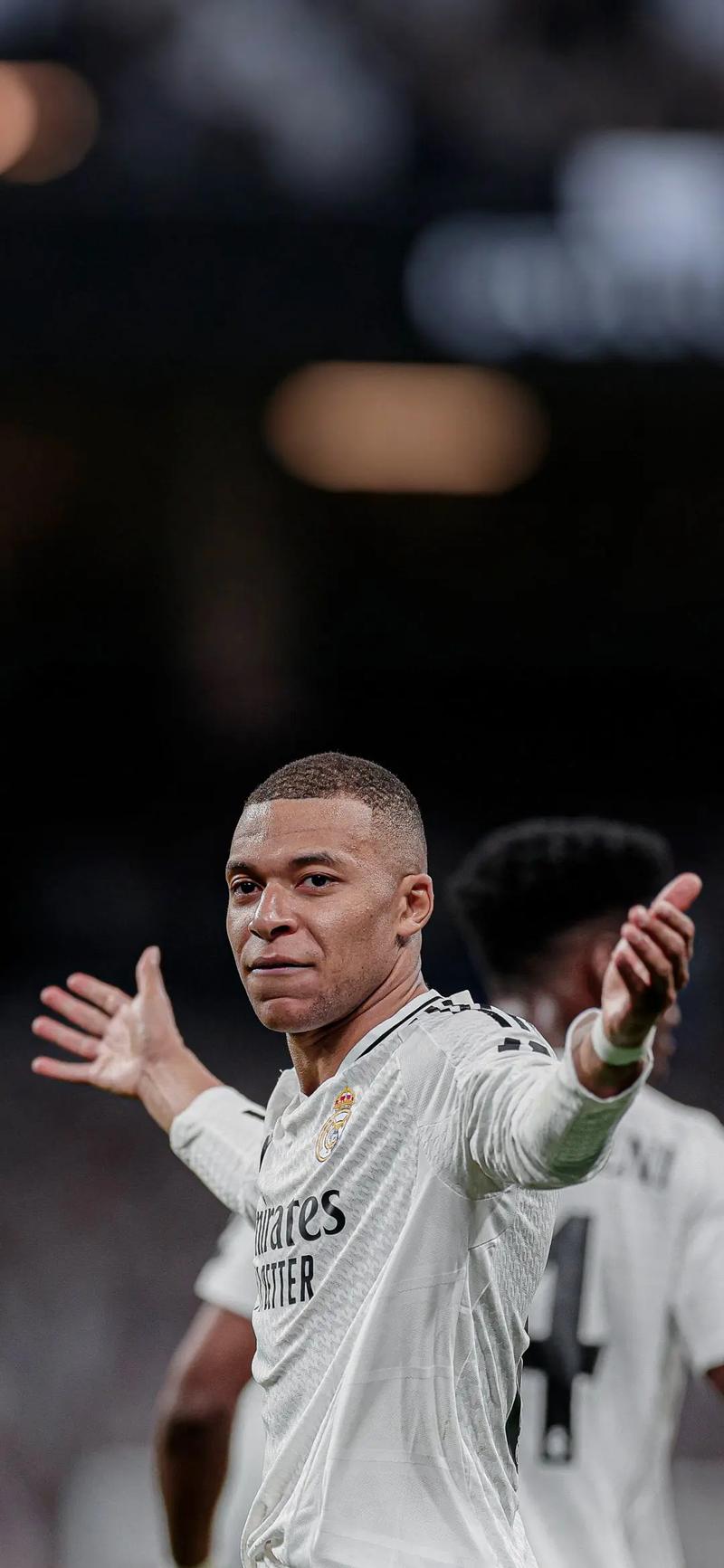 德甲半场：霍恩顿吉破门，格雷罗扳平，拜仁慕尼黑1-1圣保利（德甲半场战报：拜仁慕尼黑1-1圣保利，霍恩顿吉先开纪录，格雷罗扳平）