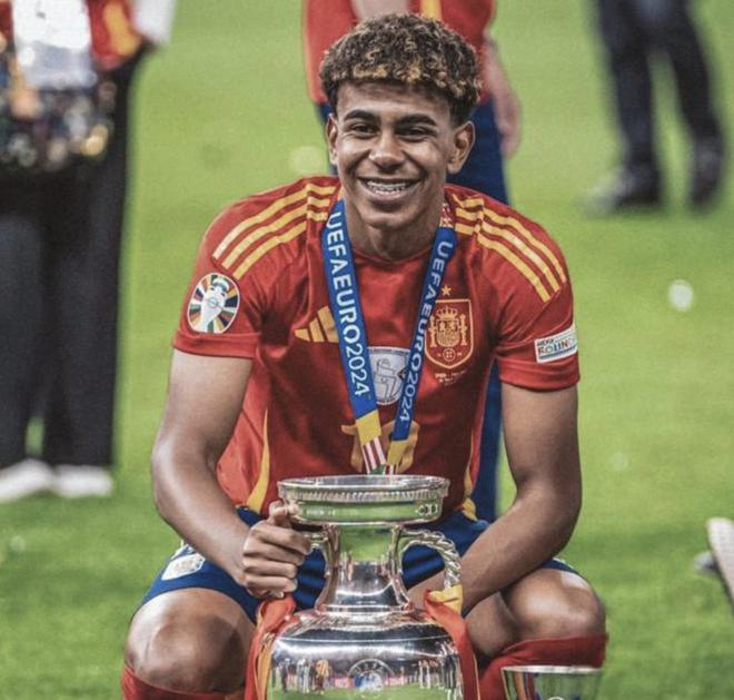 本泽马：不想只当个普通球员，我想在足球中真正留下一些东西（本泽马：我不满足于做普通球员，渴望在足球史上留下真正的印记）