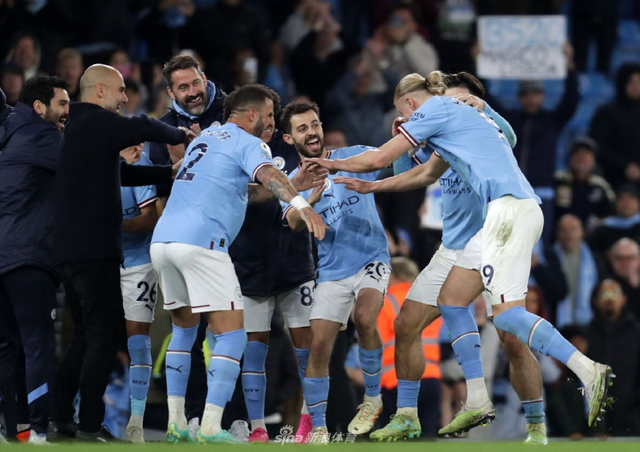 随着保罗在本赛季结束后退役，梦八仅剩下詹姆斯一人还未退役（保罗赛季后退役，梦八仅詹姆斯仍在征战）